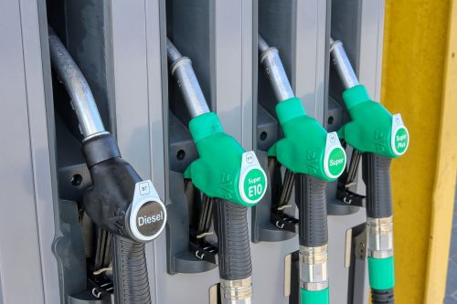 Dieselpreis sinkt doppelt so stark wie Benzin groß