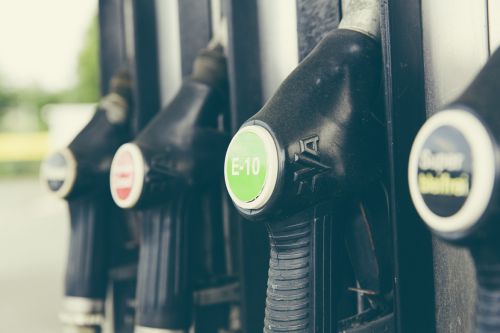 Benzin spürbar teurer, Diesel etwas billiger - Preisabstand zwischen den beiden Kraftstoffsorten wächst